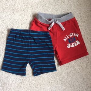 3 for $15****Bundle of shorts Oshkosh size 2T